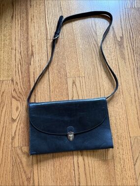Perry Ellis Black Leather Crossbody Shoulder Bag